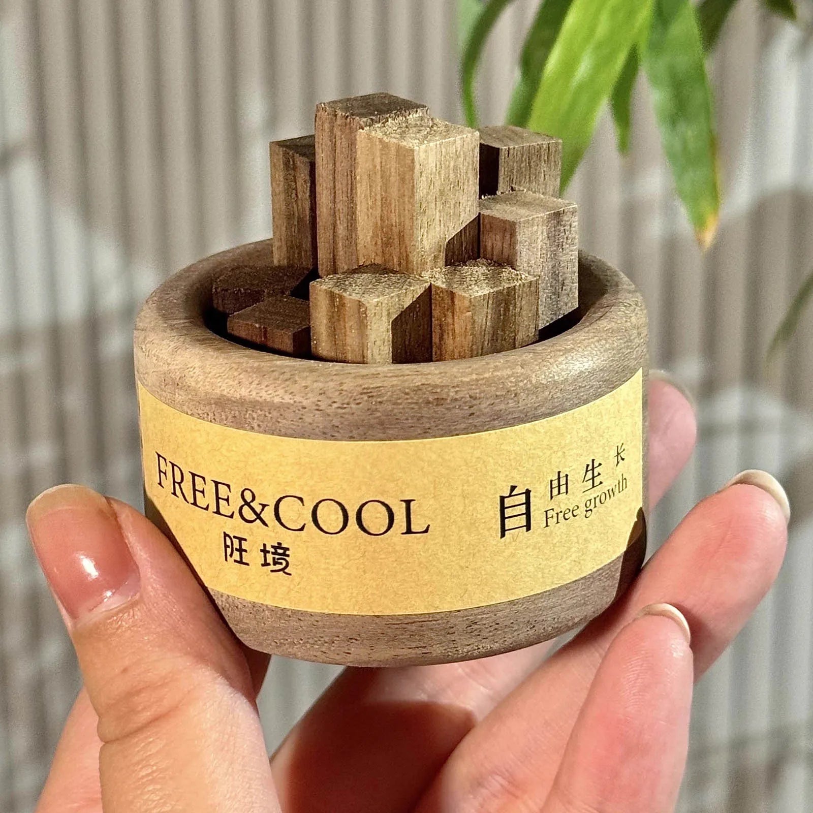 Creative Wood Diffuser Ornament – Mini Log Aroma Decor | Flameless Essential Oil Diffuser for Home Fragrance & Room Decoration