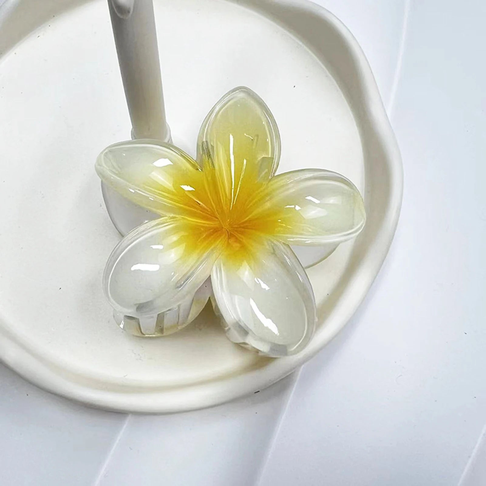 Red Flower Plastic Hair Clip Gentle Women Sweet Frangipani Hair Claws Crab Clamp Barrette Ponytail Holder Headwear Accessories