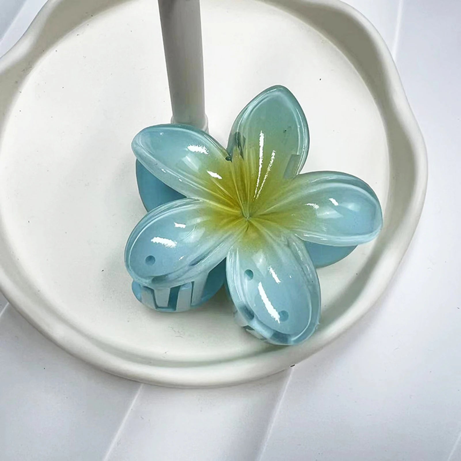 Red Flower Plastic Hair Clip Gentle Women Sweet Frangipani Hair Claws Crab Clamp Barrette Ponytail Holder Headwear Accessories