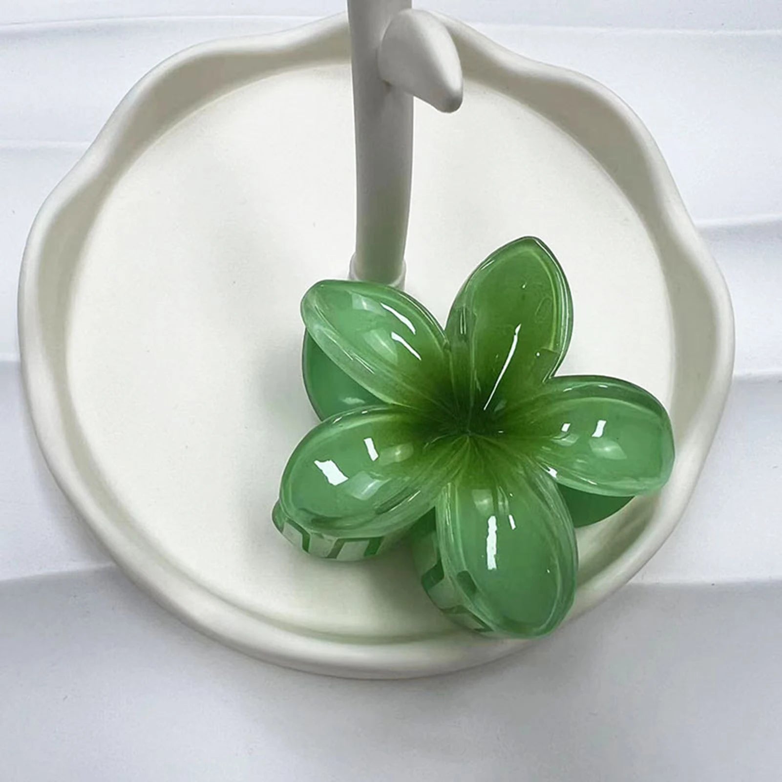 Red Flower Plastic Hair Clip Gentle Women Sweet Frangipani Hair Claws Crab Clamp Barrette Ponytail Holder Headwear Accessories