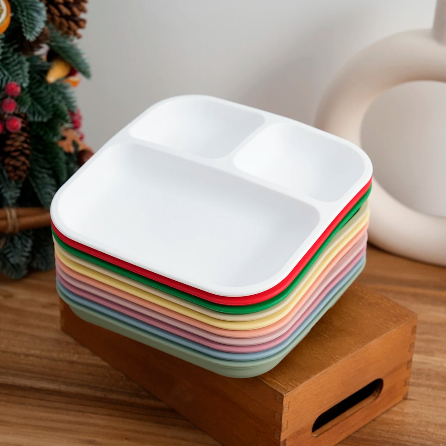 Color Kids 1PC Silicone Divided Plate for Babies BPA Free Feeding Bowl With Sucker Dishes Children's Tableware Christmas Gift