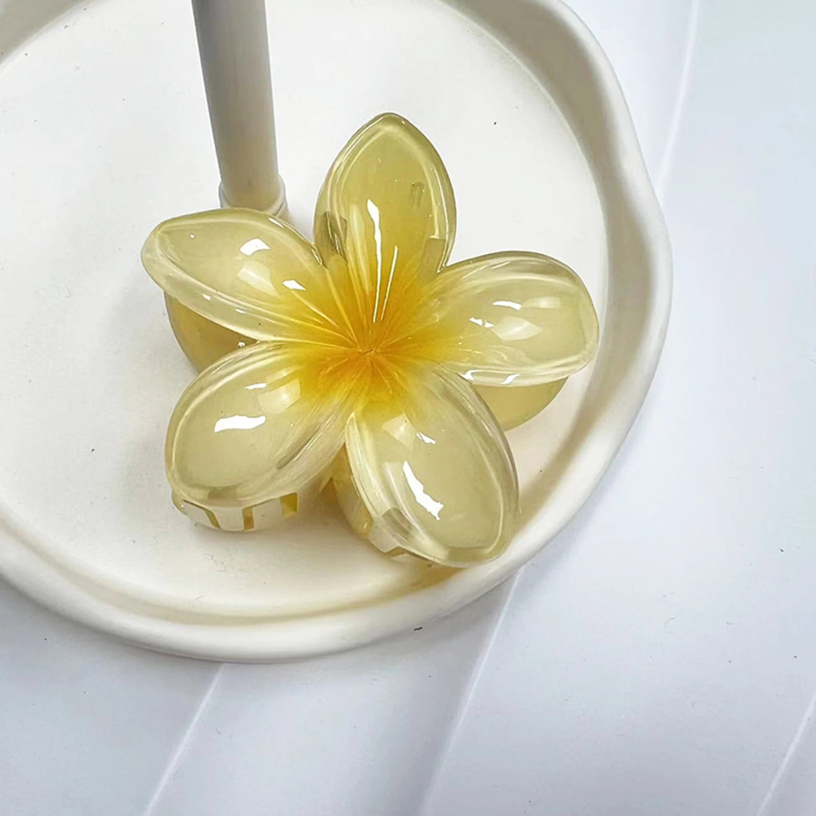 Red Flower Plastic Hair Clip Gentle Women Sweet Frangipani Hair Claws Crab Clamp Barrette Ponytail Holder Headwear Accessories