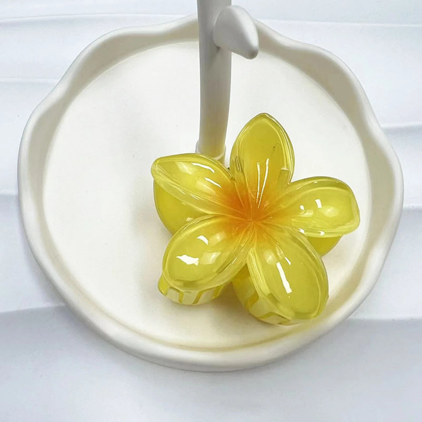 Red Flower Plastic Hair Clip Gentle Women Sweet Frangipani Hair Claws Crab Clamp Barrette Ponytail Holder Headwear Accessories