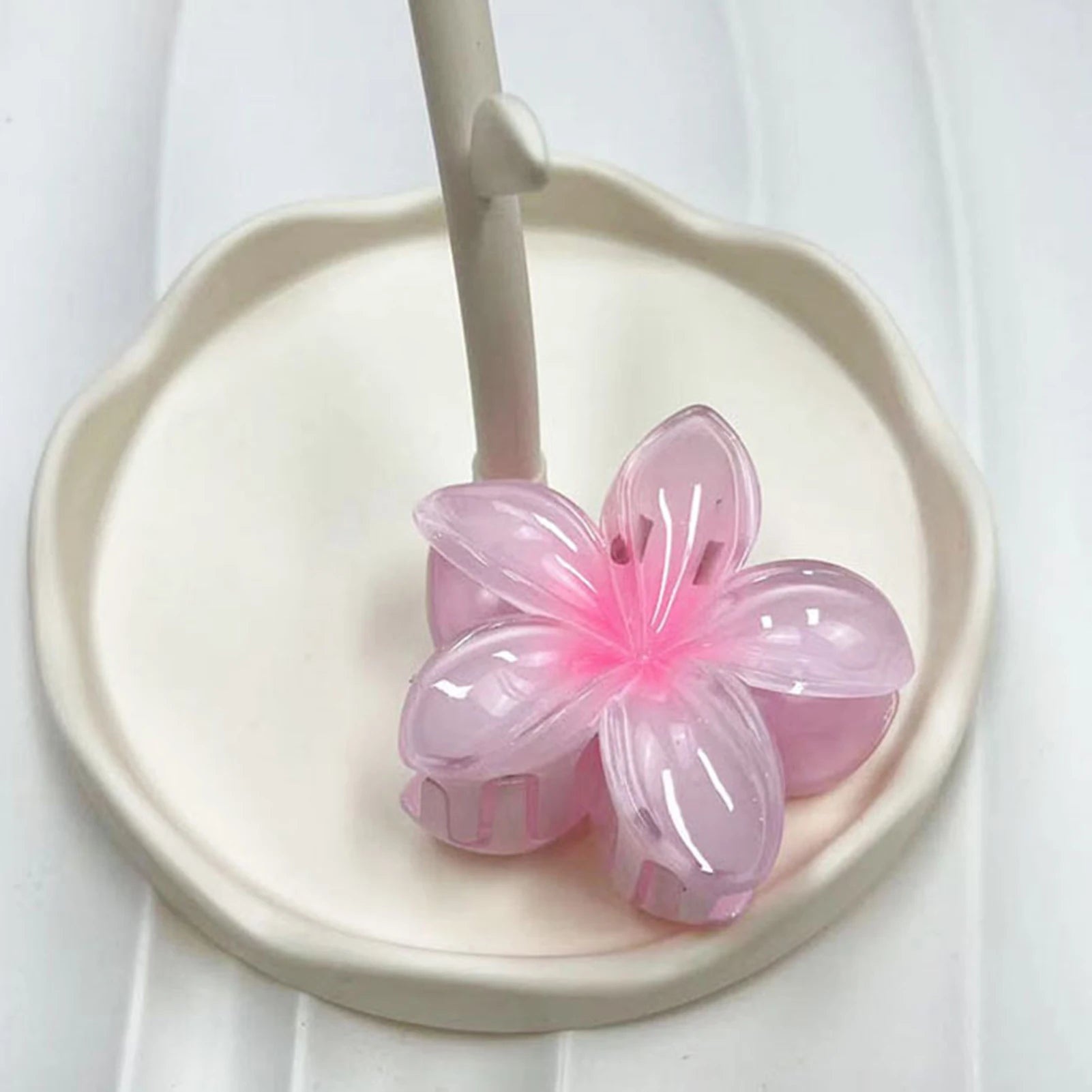 Red Flower Plastic Hair Clip Gentle Women Sweet Frangipani Hair Claws Crab Clamp Barrette Ponytail Holder Headwear Accessories