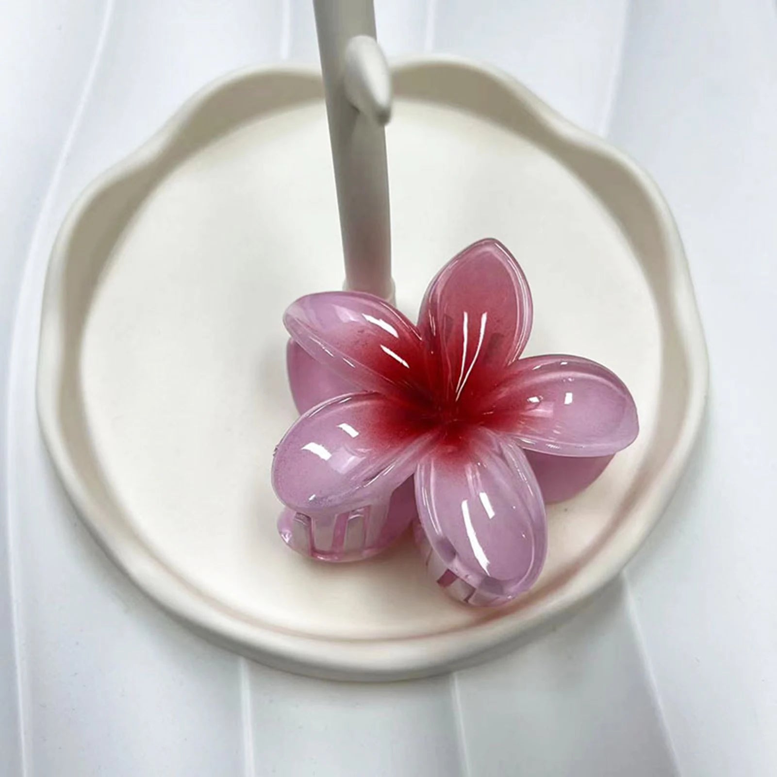 Red Flower Plastic Hair Clip Gentle Women Sweet Frangipani Hair Claws Crab Clamp Barrette Ponytail Holder Headwear Accessories