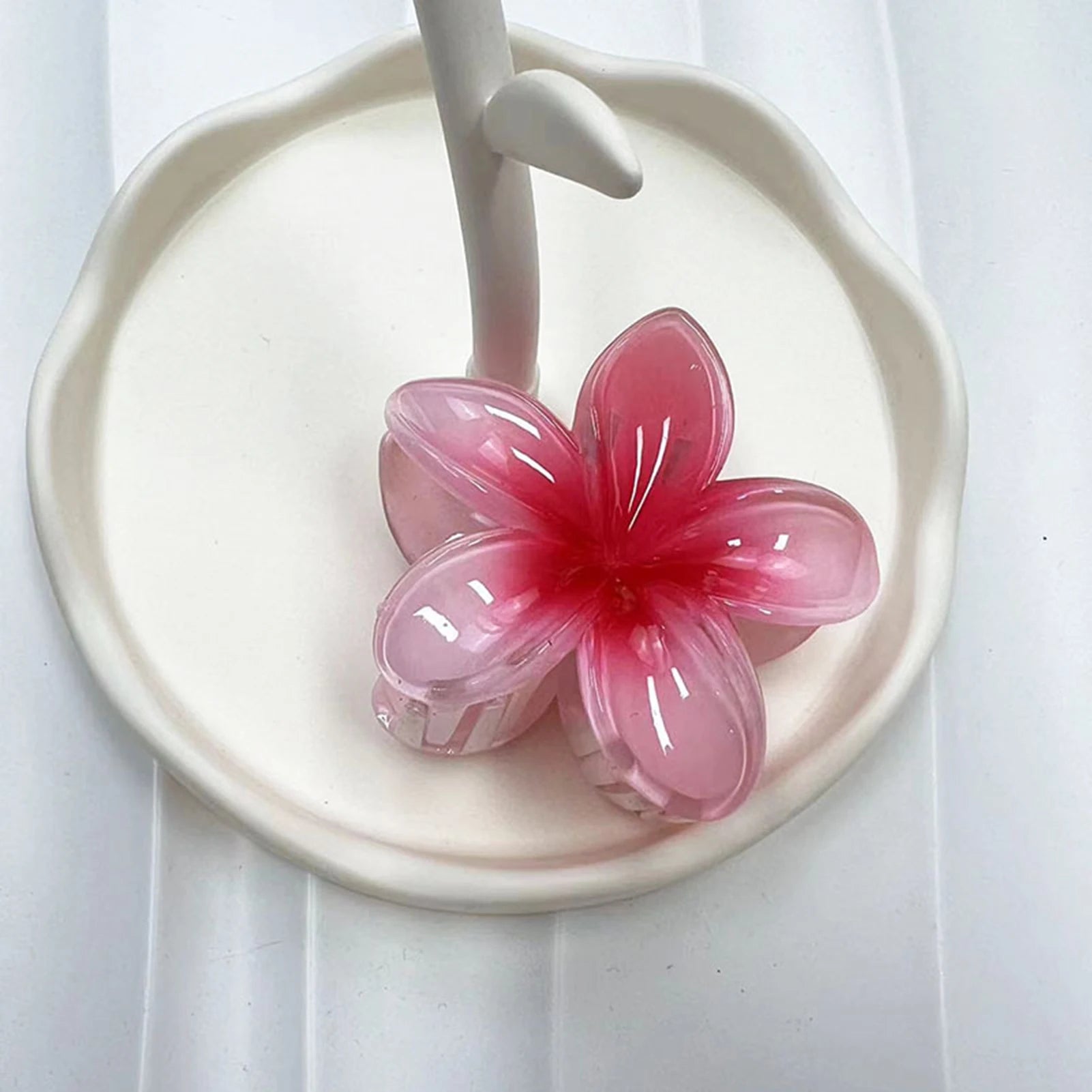 Red Flower Plastic Hair Clip Gentle Women Sweet Frangipani Hair Claws Crab Clamp Barrette Ponytail Holder Headwear Accessories